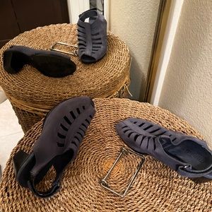 Munro shoes size 6 in navy and black color